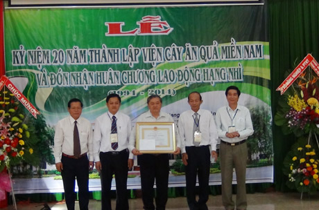 Viện Cây ăn quả miền Nam: Kỷ niệm 20 năm thành lập Viện và đón nhận Huân chương Lao động hạng Nhì