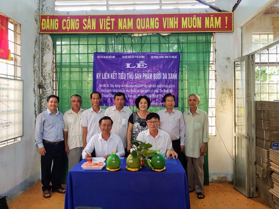 Lễ ký hợp đồng tiêu thụ sản phẩm bưởi da xanh Quới Sơn và Cty TNHH XK trái cây Vạn Vạn Lợi