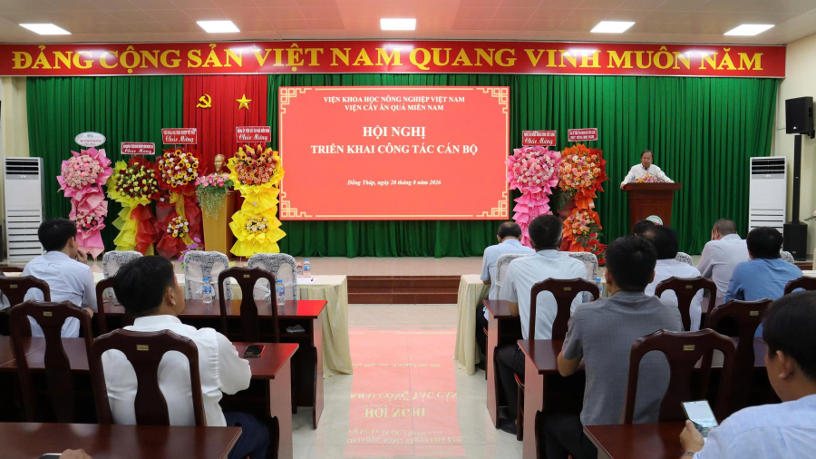 Viện Cây ăn quả miền Nam tổ chức Hội nghị triển khai công tác cán bộ