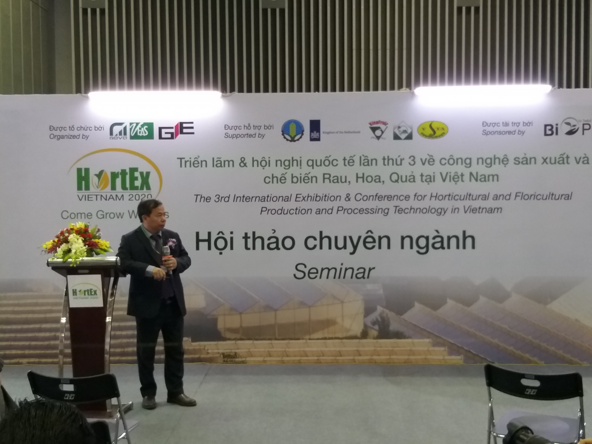 GS.TS. Nguyễn Hồng Sơn, Giám đốc Viện KHNNVN, kiêm Viện trưởng Viện CAQMN báo cáo tại HortEx Vietnam 2020